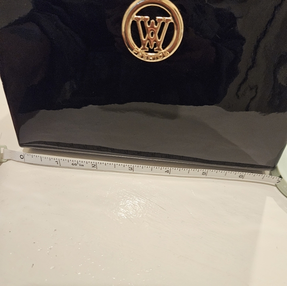 Elegant Black and Gold Women's Bag - Picture 11 of 11